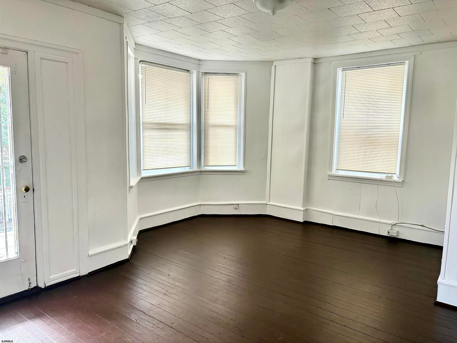 2 bed, 1.0 bath, $1,700 — Photo 2