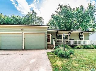 1320 S Bruce Rd, Sioux Falls, SD 57105