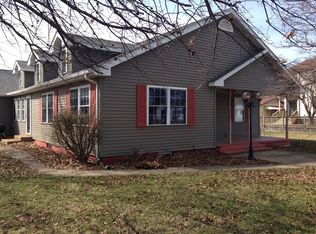 327 S Springfield St, Virden, IL 62690