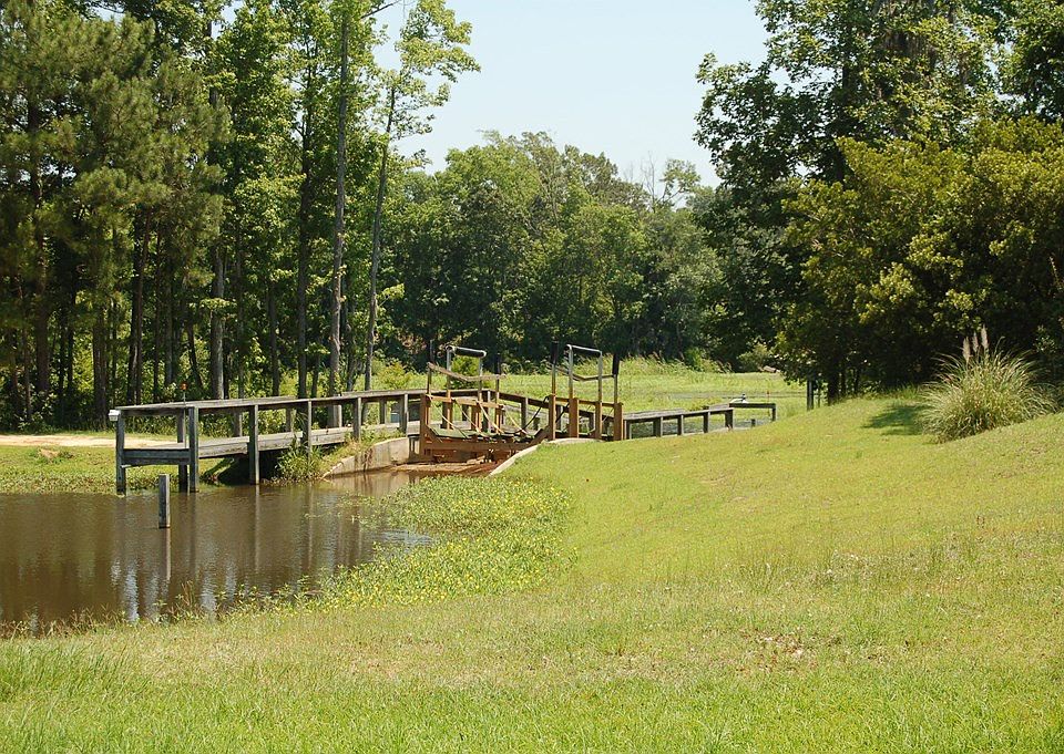 2nd image of Woodlake Boat Slip