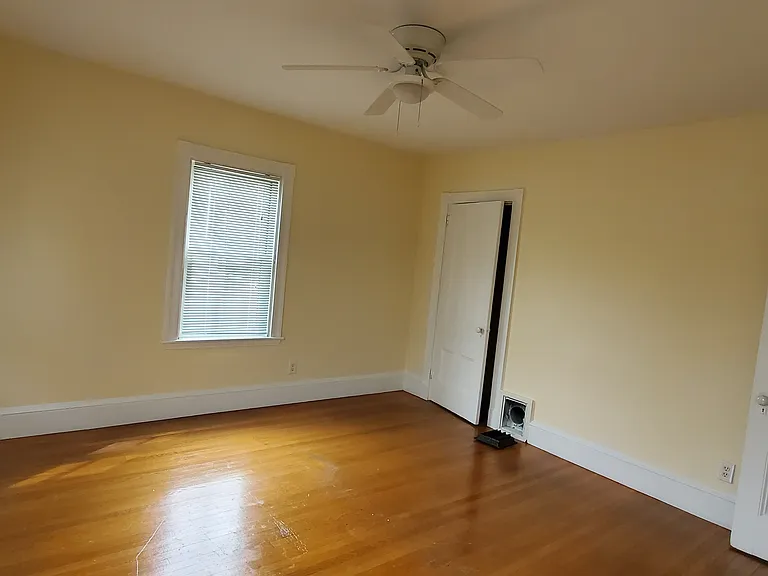 Front bedroom w 2 closets