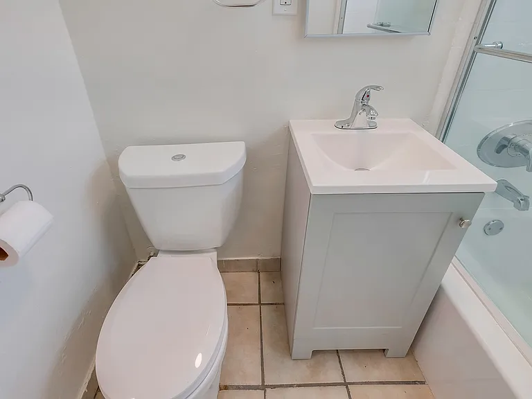 2425-2431 S Ridgeley Dr — Photo 11
