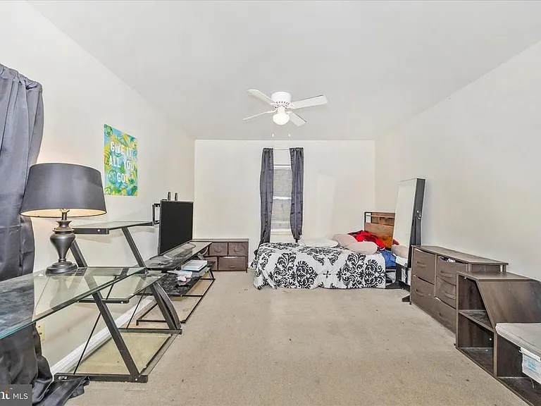 241 N Franklin St — Photo 32