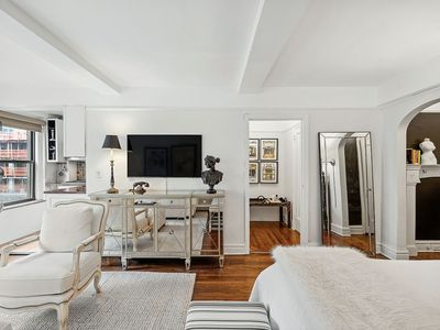 319 E 50th St APT 9C, New York, NY, 10022