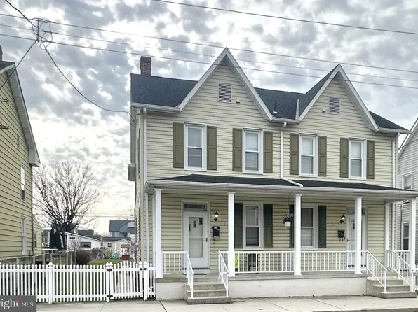 225 & 227 Locust St, Hanover, PA 17331