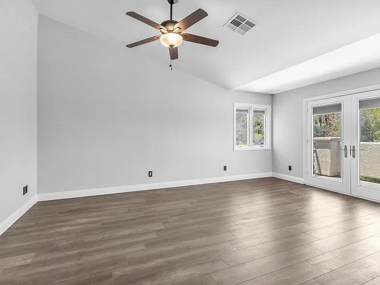 296 Doe Run Cir — Photo 28