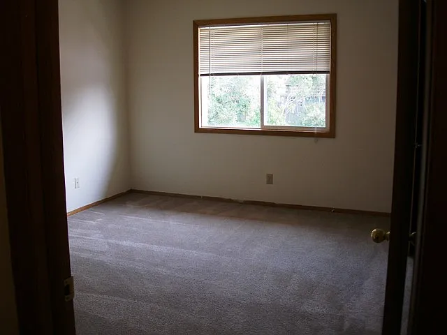 unit 10 master bedroom_05092017
