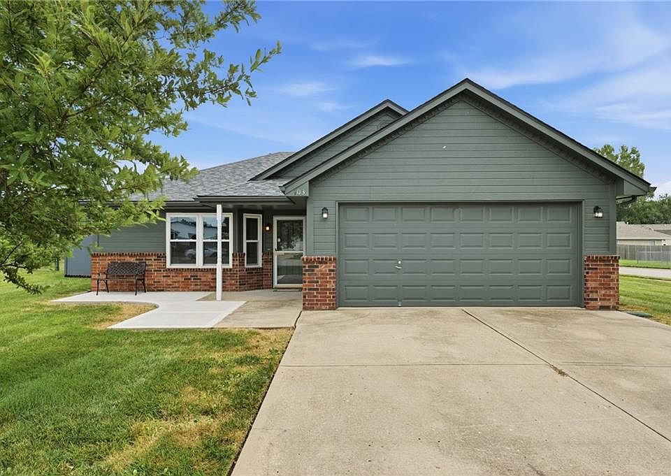1st image of 103 SW Blue Branch Cir