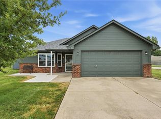 103 SW Blue Branch Cir, Grain Valley, MO 64029