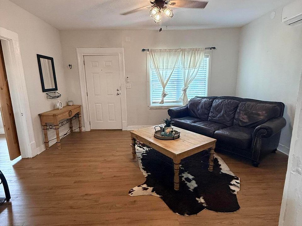 1st image of 420 E 10th St