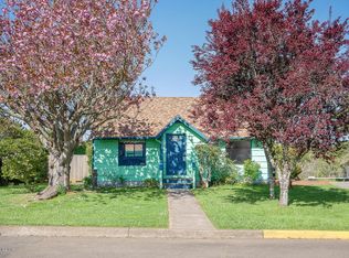 1549 NW Grove St, Newport, OR 97365