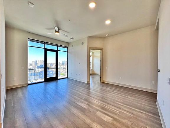 2nd image of 3331 Oak Grove Ave #1301