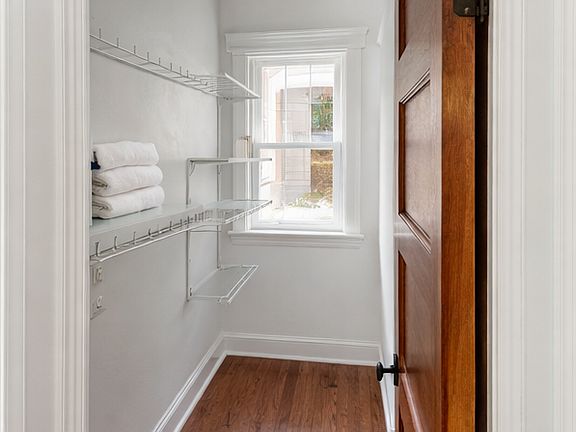 4th image of 31 Winfield Ave