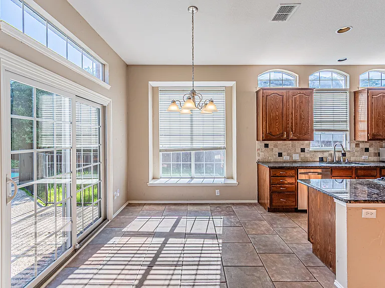 2425 Kittyhawk Dr — Photo 11