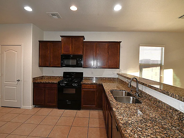33050 N Falcon Trl — Photo 5