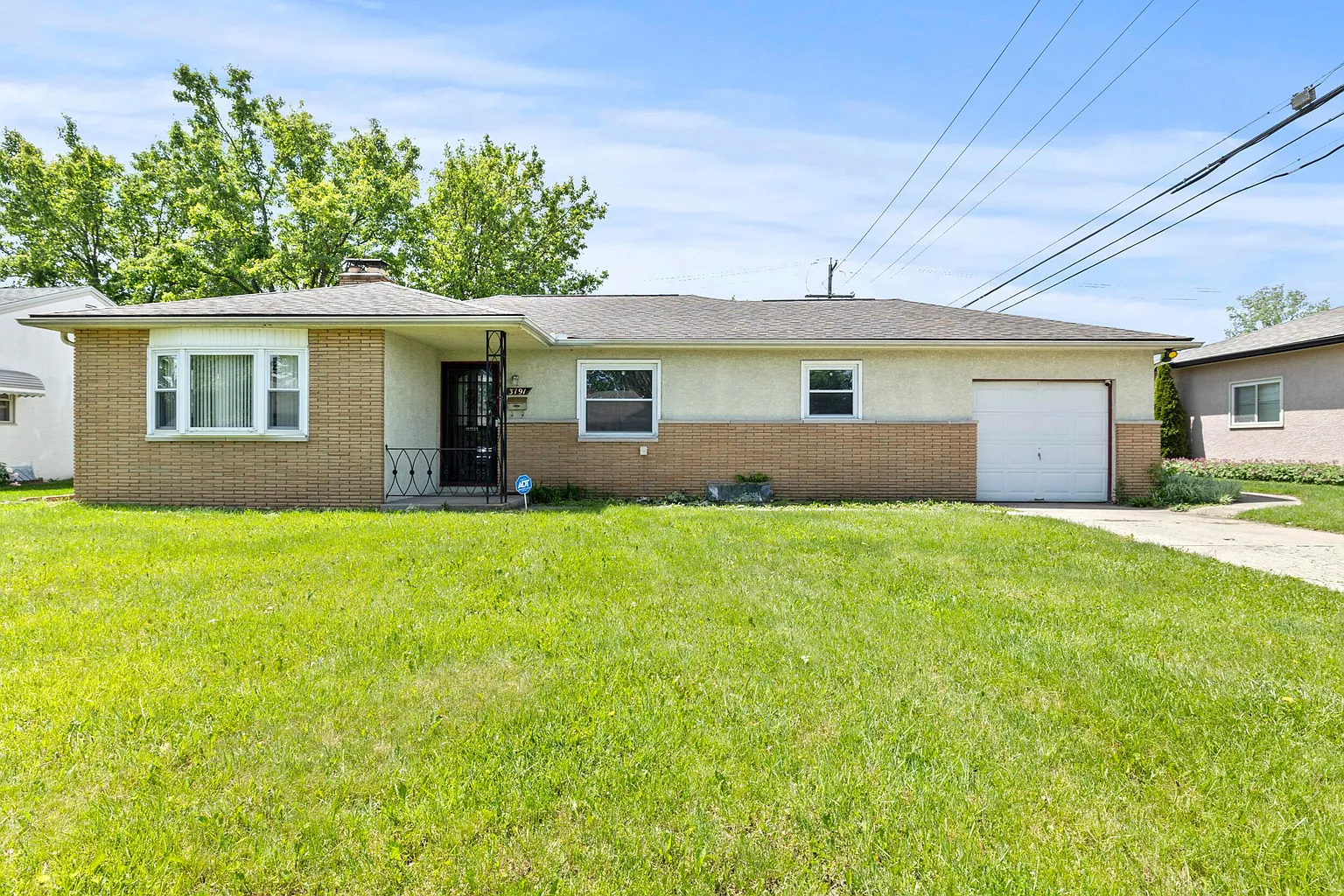 3191 Stephen Dr S photo 1