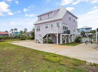 227 W 8th Ave, Gulf Shores, AL 36542