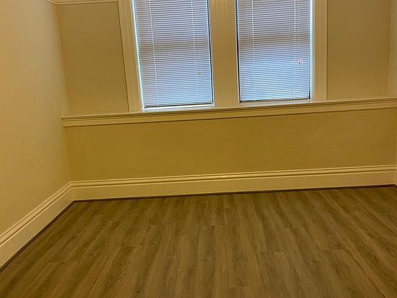 2nd image of 1042 Montgomery St