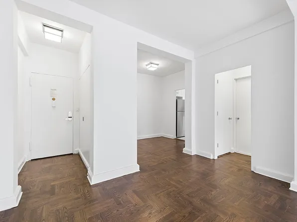 40 Park Avenue image 3 of 19