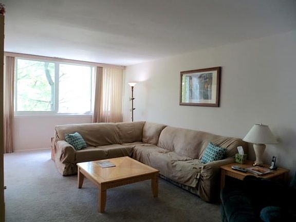 4th image of 1521 Fox Glen Dr #1521