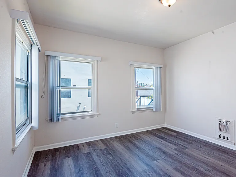 4915 S San Vicente Blvd #4915 — Photo 2