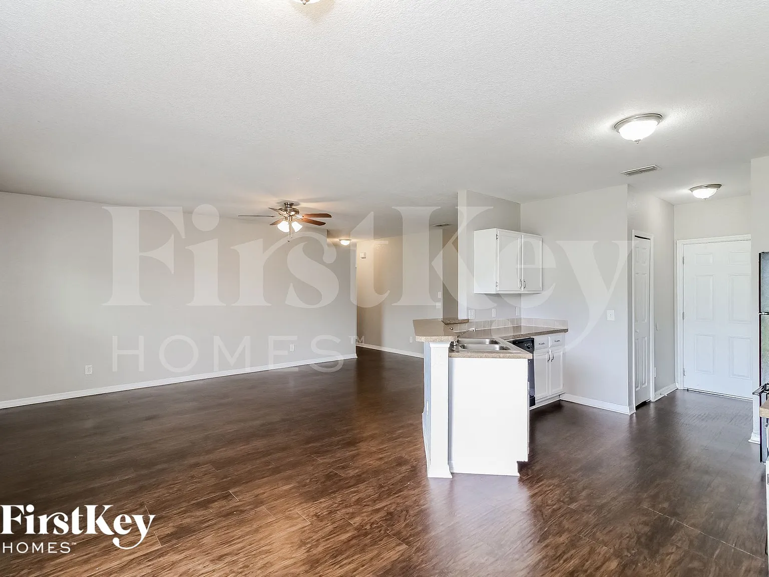 4 bed, 2.0 bath, 1400 sqft, $1,910 — Photo 4