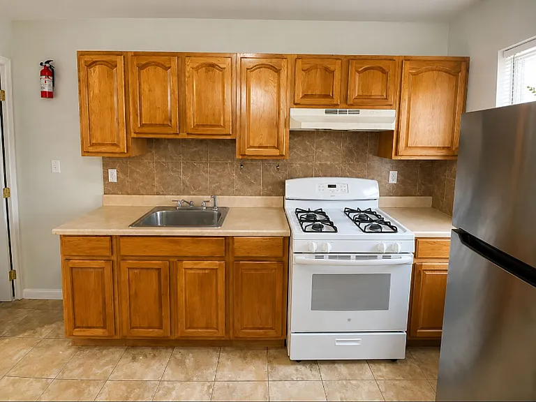 2115 Sigel St — Photo 14