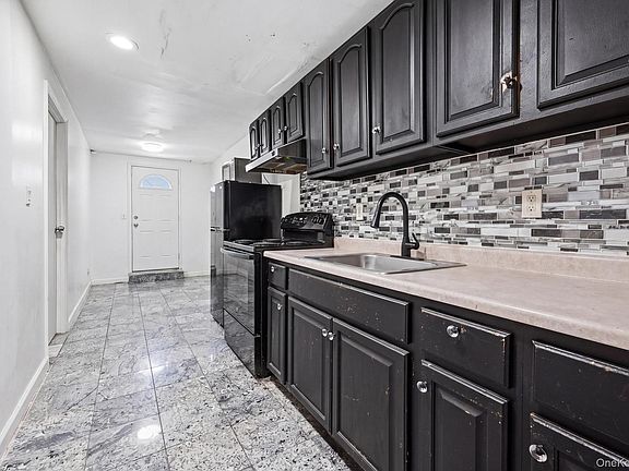 3rd image of 1086 Blake Avenue