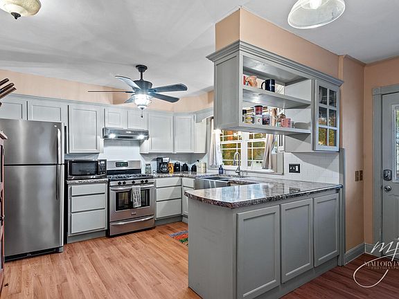 3rd image of 1002 S College St