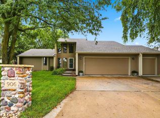 906 Walden Ln, Grundy Center, IA 50638