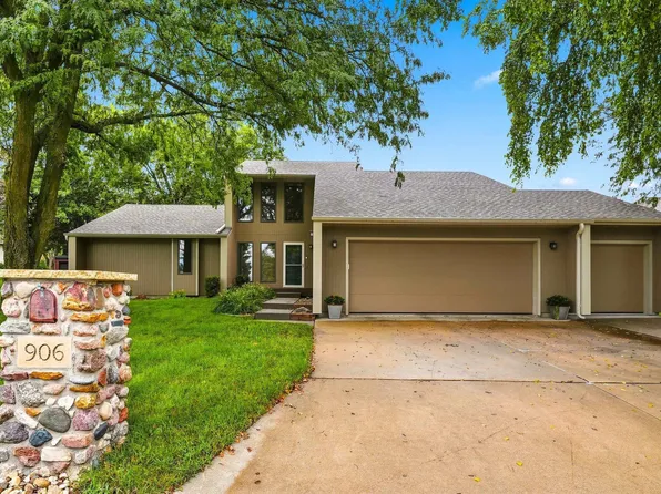 906 Walden Ln, Grundy Center, IA 50638