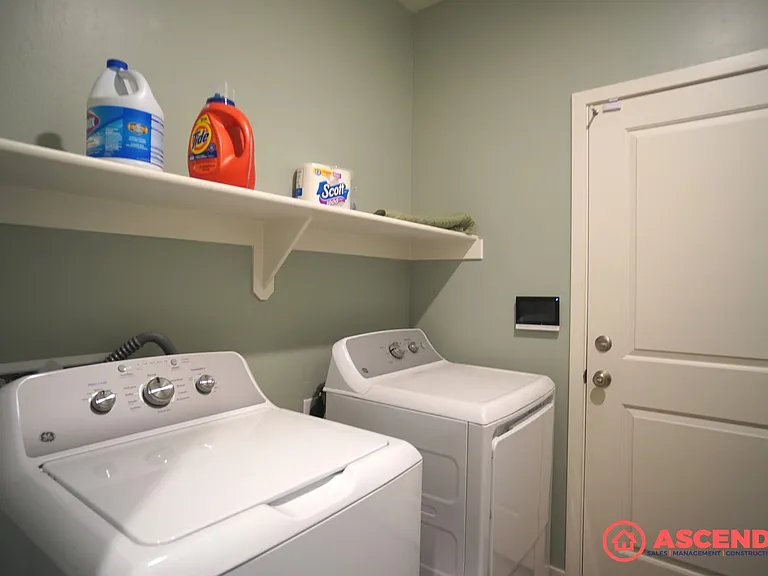 1018 Warwickshire Ave — Photo 15