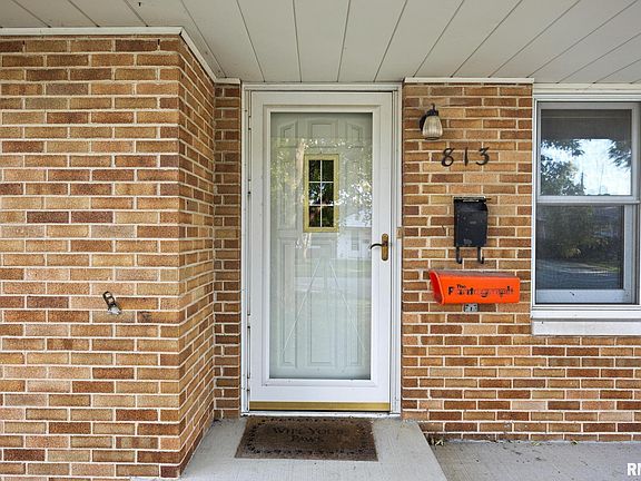 5th image of 813 E Elm St