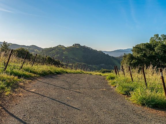 4th image of 2155 Calistoga Road