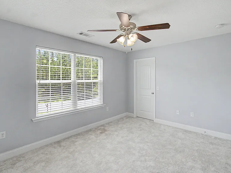 151 Lincoln Way NE — Photo 27
