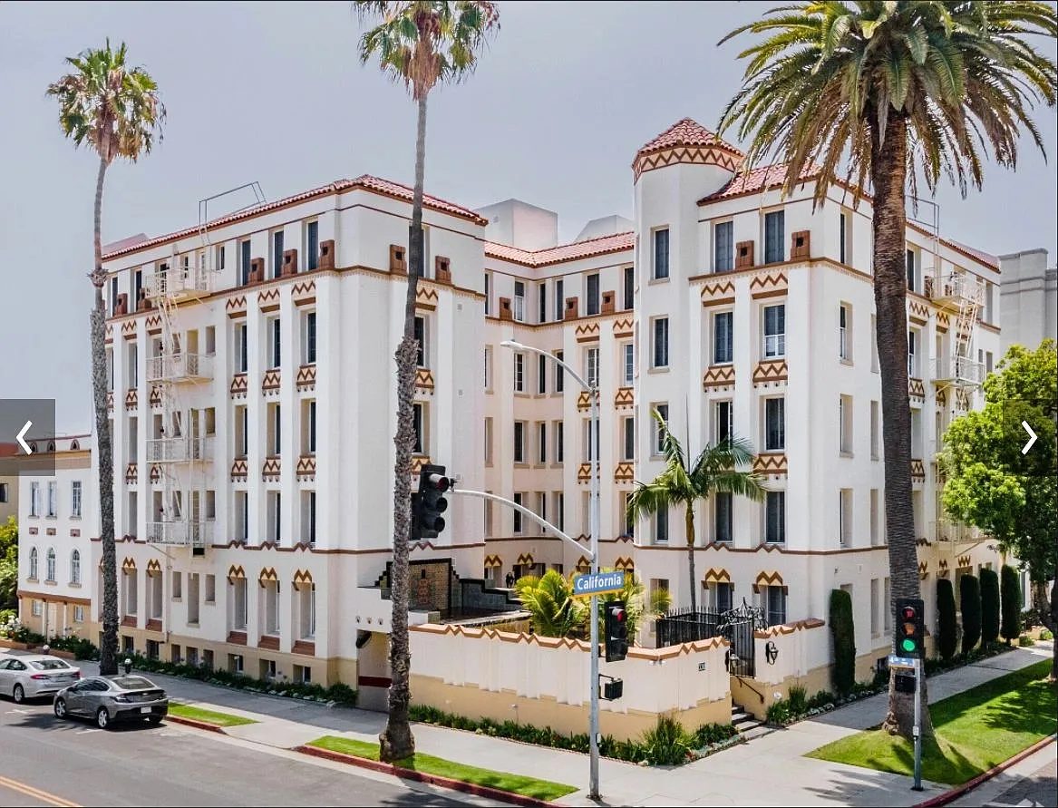 The Charmont Santa Monica — Photo 1