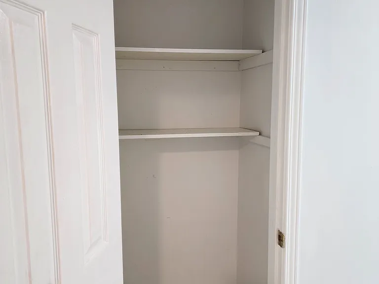 26 King St W #2B — Photo 13