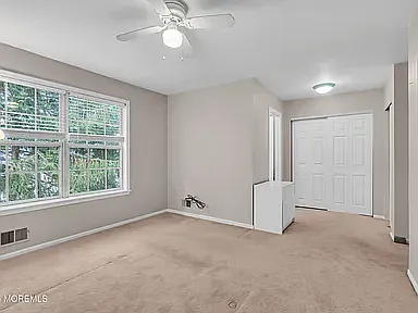 565 Woodbine Ln — Photo 13