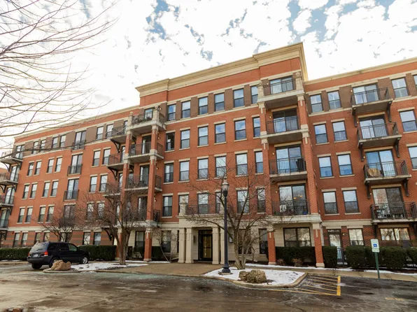 2335 W Belle Plaine Ave APT 116, Chicago, IL 60618