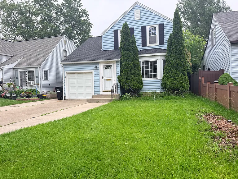 29 Parkhurst Blvd — Photo 1