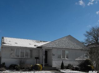 50 Cambridge Dr, Hicksville, NY 11801