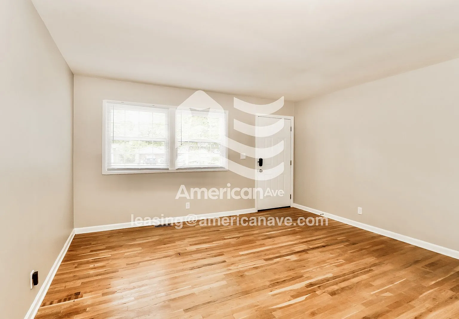 3 bed, 2.0 bath, 962 sqft, $1,422 — Photo 4