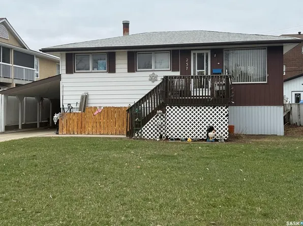 257 Hochelaga STREET E, Moose Jaw, SK S6H 0N9