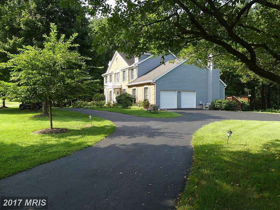 2nd image of 8 Deer Cross Ct