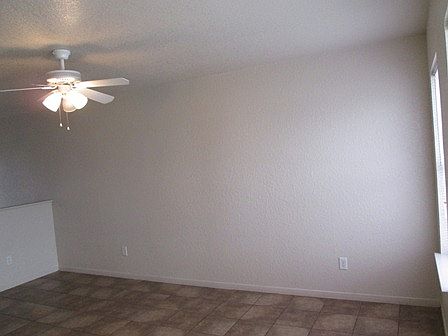 2nd image of 1601 Dugger Cir APT B
