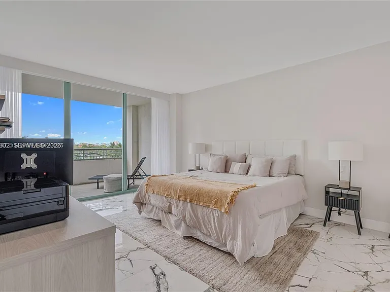 3400 SW 27th Ave #605 — Photo 10