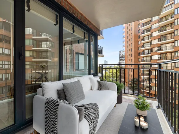 60 Sutton Place South image 6 of 18