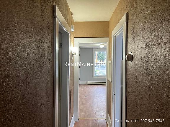 3rd image of 402-404 Hammond St Unit 4
