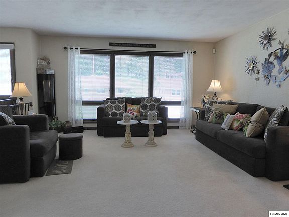 3rd image of 2140 Delicia Dr