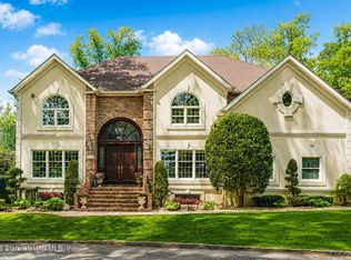 15 The Oval, Staten Island, NY 10304